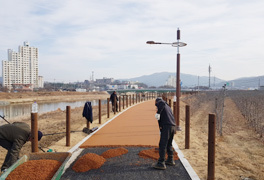 3. 칼라고무칩 포설